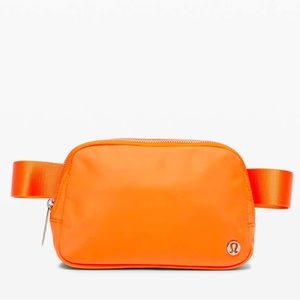 *Rare NWT Everywhere Belt Bag - 1L in neon orange